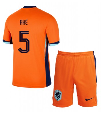 Nederländerna Nathan Ake #5 Hemmatröja Barn EM 2024 Kortärmad (+ Korta byxor)
